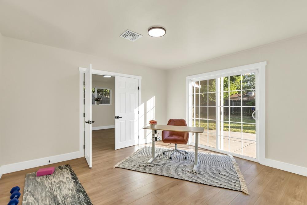 Mayfair Drive, Sacramento, California image 22