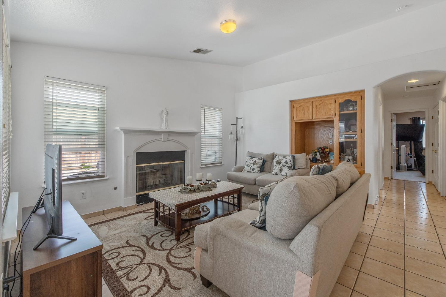 Florence Avenue, Lemoore, California image 14