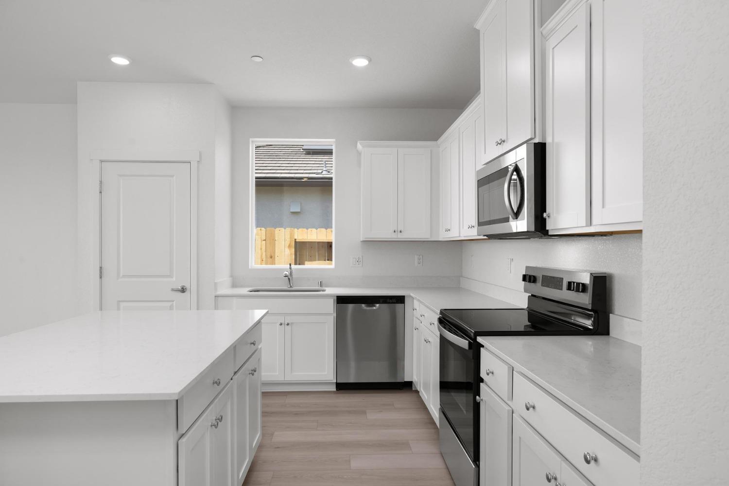 Detail Gallery Image 3 of 9 For 817 Chatham Ln, Patterson,  CA 95363 - 3 Beds | 2 Baths