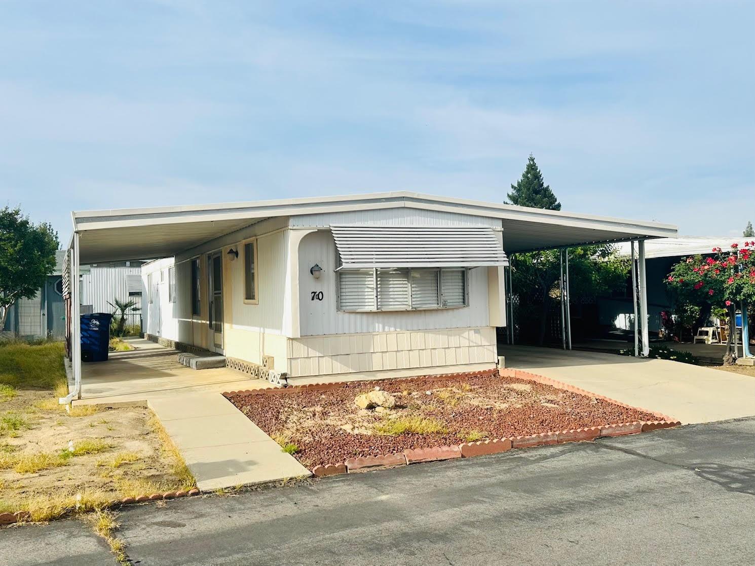 Detail Gallery Image 1 of 12 For 1300 W Olson Ave 70, Reedley,  CA 93654 - 2 Beds | 1 Baths