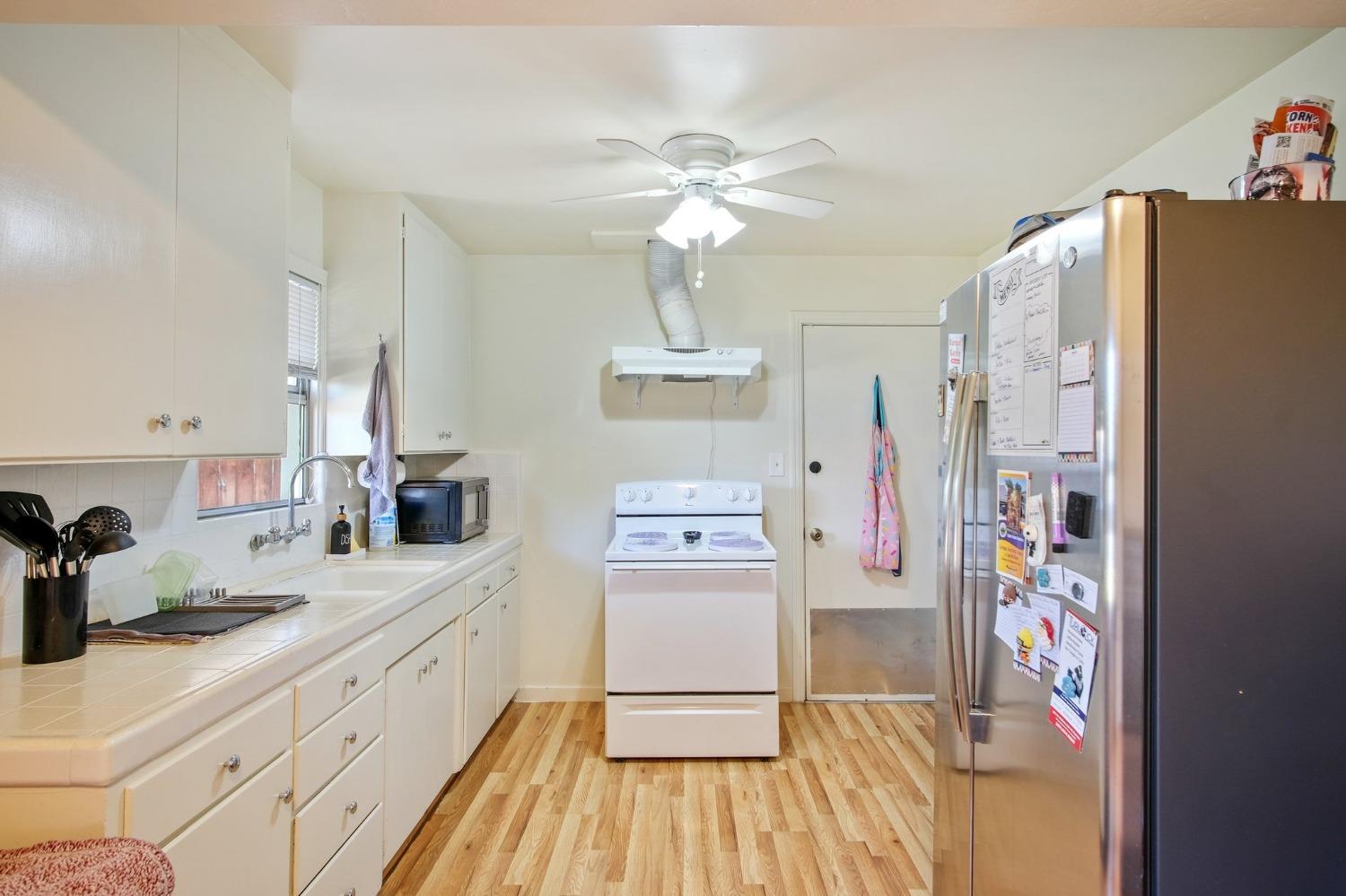 Detail Gallery Image 4 of 9 For 2416 Thomas Ave, Ceres,  CA 95307 - 2 Beds | 1 Baths