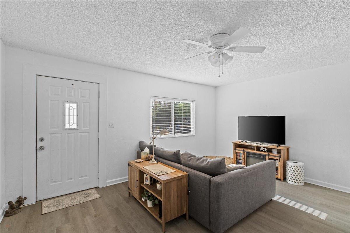 Detail Gallery Image 9 of 54 For 231 Poplar Ave, Manteca,  CA 95336 - 3 Beds | 2 Baths