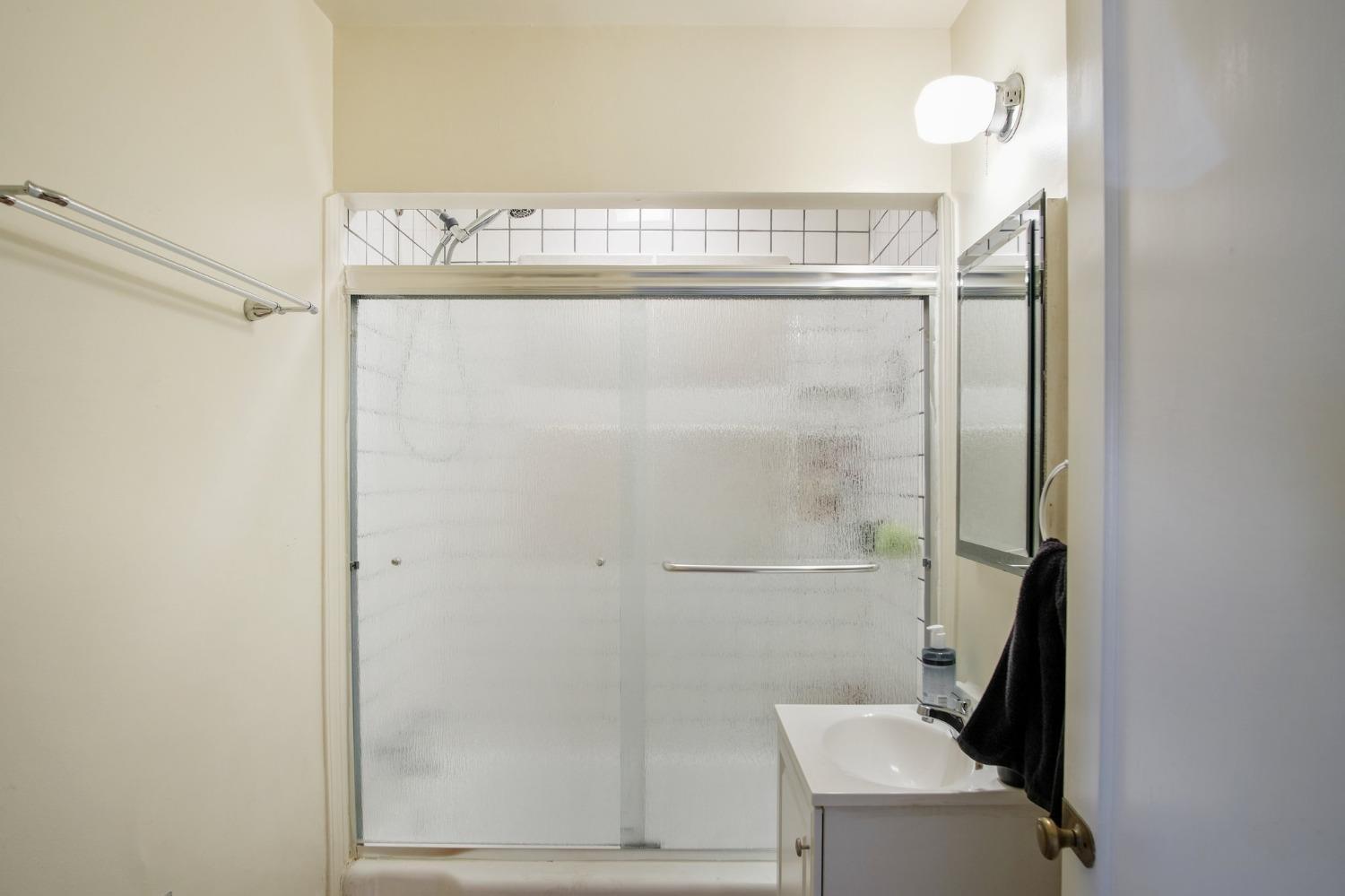 Detail Gallery Image 7 of 9 For 2416 Thomas Ave, Ceres,  CA 95307 - 2 Beds | 1 Baths