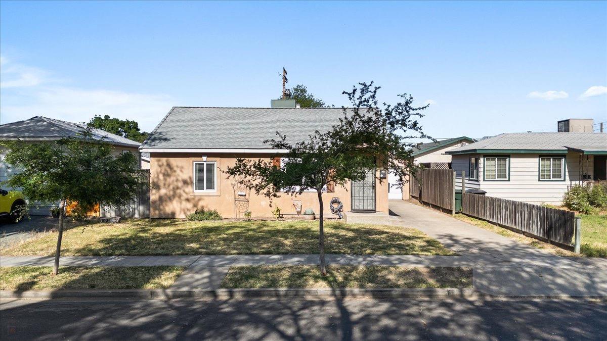 Detail Gallery Image 3 of 54 For 231 Poplar Ave, Manteca,  CA 95336 - 3 Beds | 2 Baths