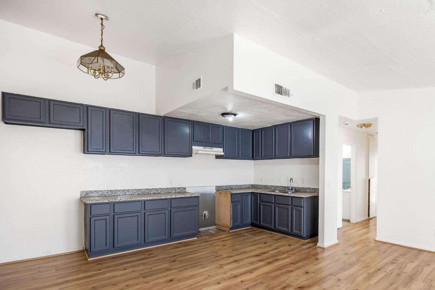 Clover Manor Way, Sacramento, California image 5