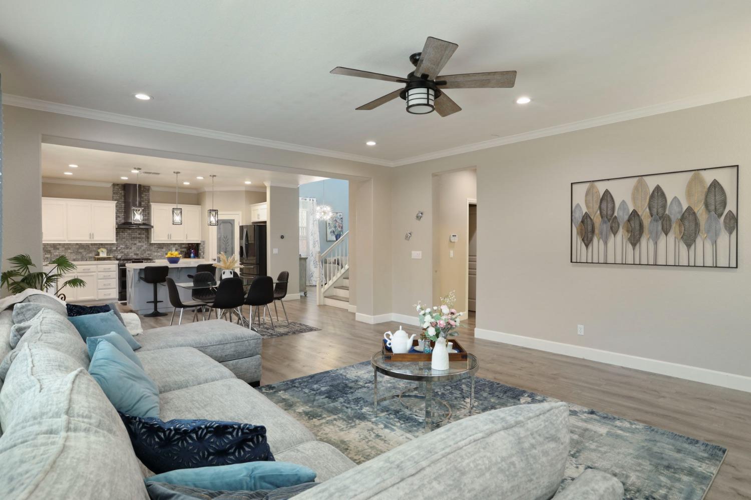 Detail Gallery Image 17 of 77 For 16907 E Cobble Creek Way, Lathrop,  CA 95330 - 4 Beds | 2/1 Baths