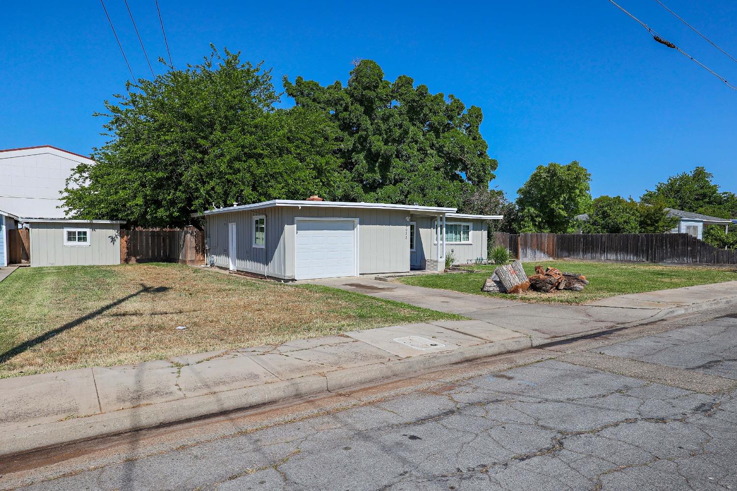 Detail Gallery Image 1 of 26 For 3053 Oleander Ave, Merced,  CA 95340 - 3 Beds | 1 Baths