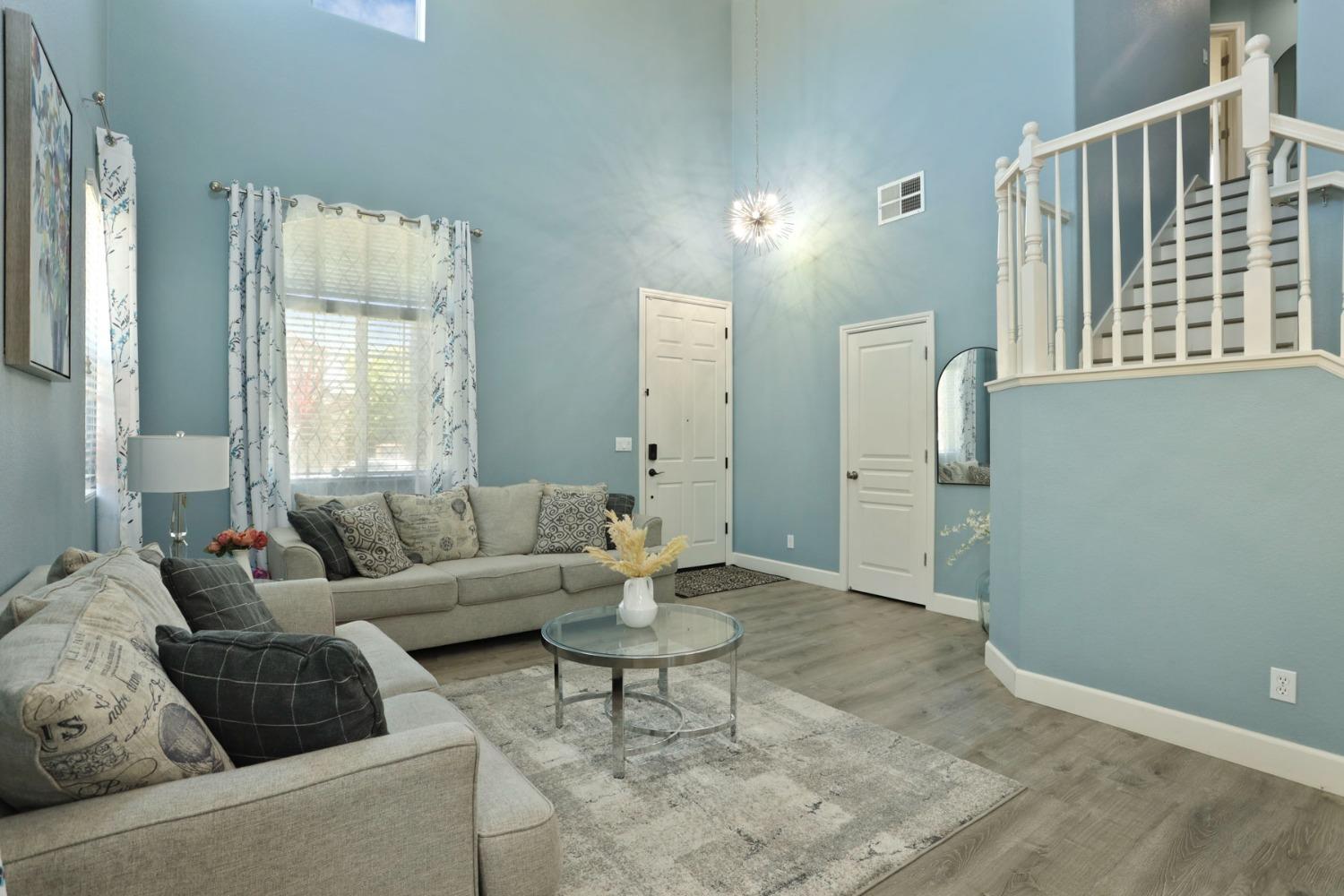 Detail Gallery Image 13 of 77 For 16907 E Cobble Creek Way, Lathrop,  CA 95330 - 4 Beds | 2/1 Baths
