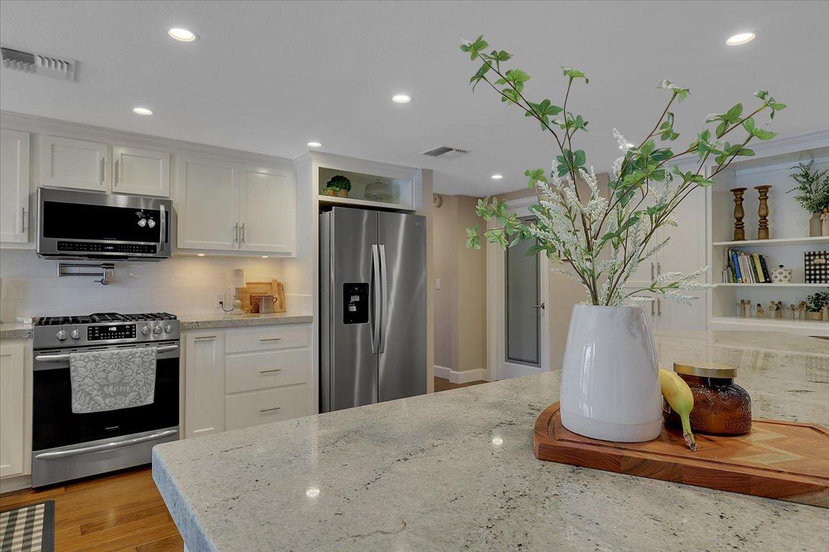 Detail Gallery Image 13 of 70 For 734 Mariner Loop, Yuba City,  CA 95991 - 4 Beds | 3 Baths
