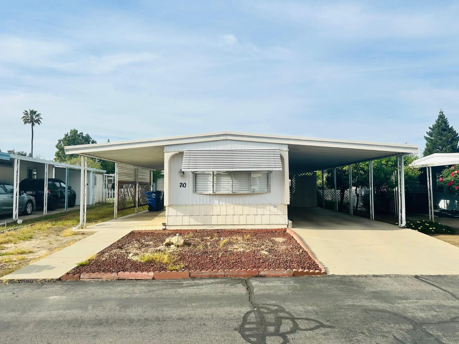 Detail Gallery Image 2 of 12 For 1300 W Olson Ave 70, Reedley,  CA 93654 - 2 Beds | 1 Baths