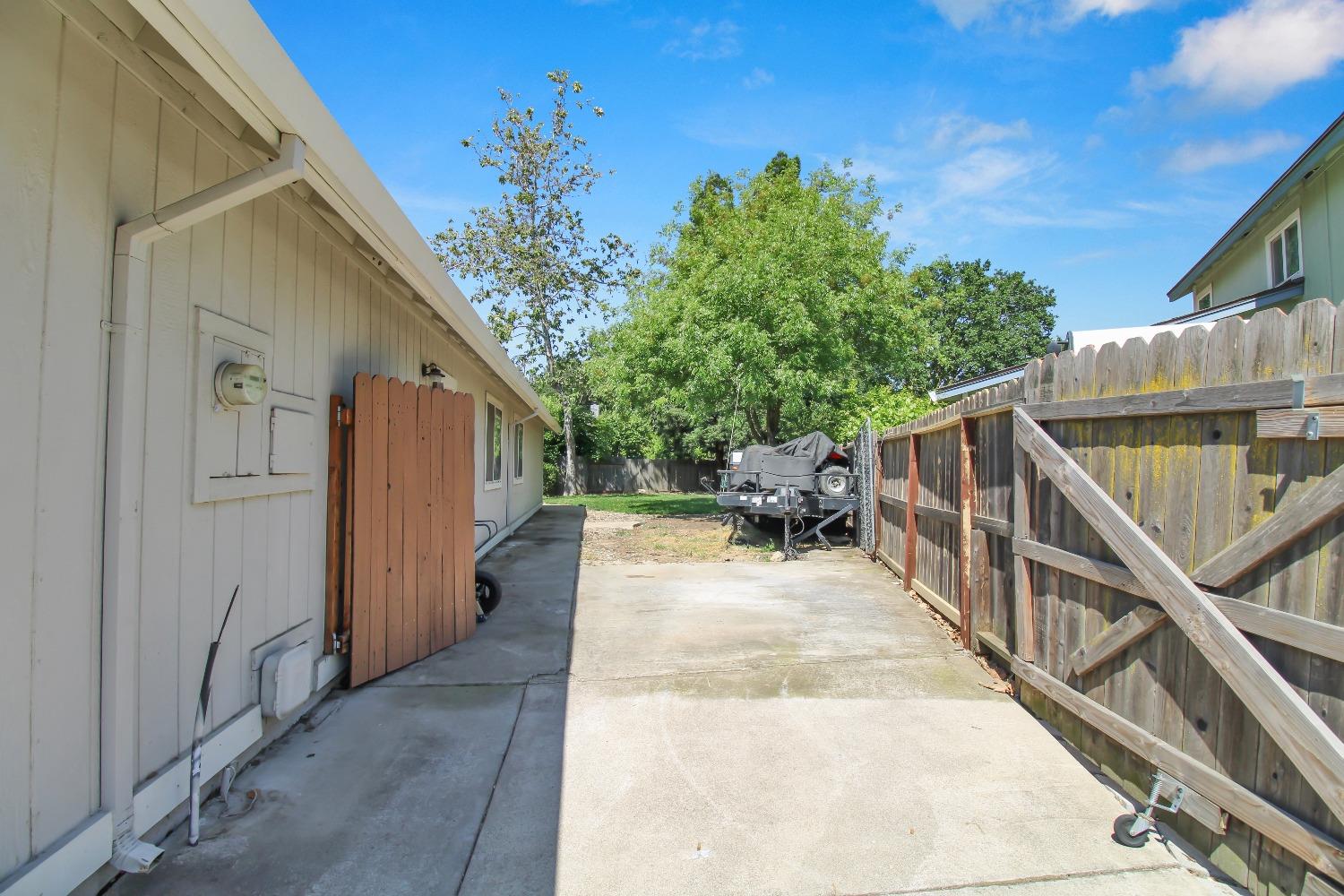 Bull Mountain Circle, Elk Grove, California image 7