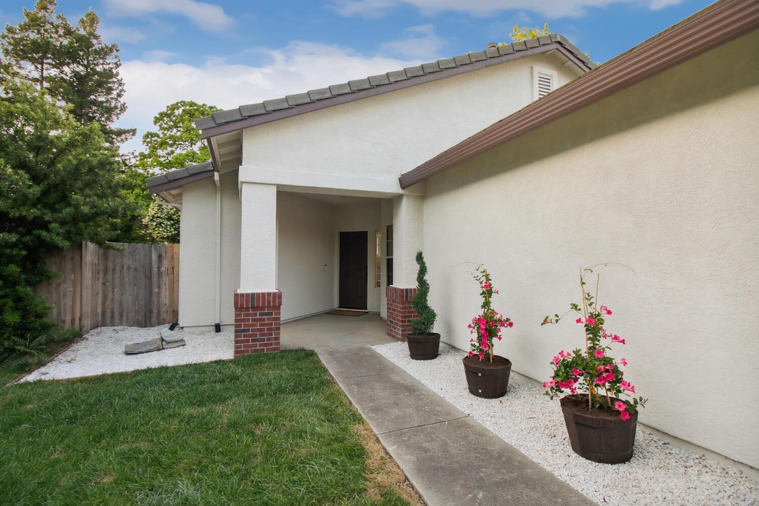 Detail Gallery Image 3 of 52 For 3837 Alegre Way, Davis,  CA 95618 - 3 Beds | 2 Baths