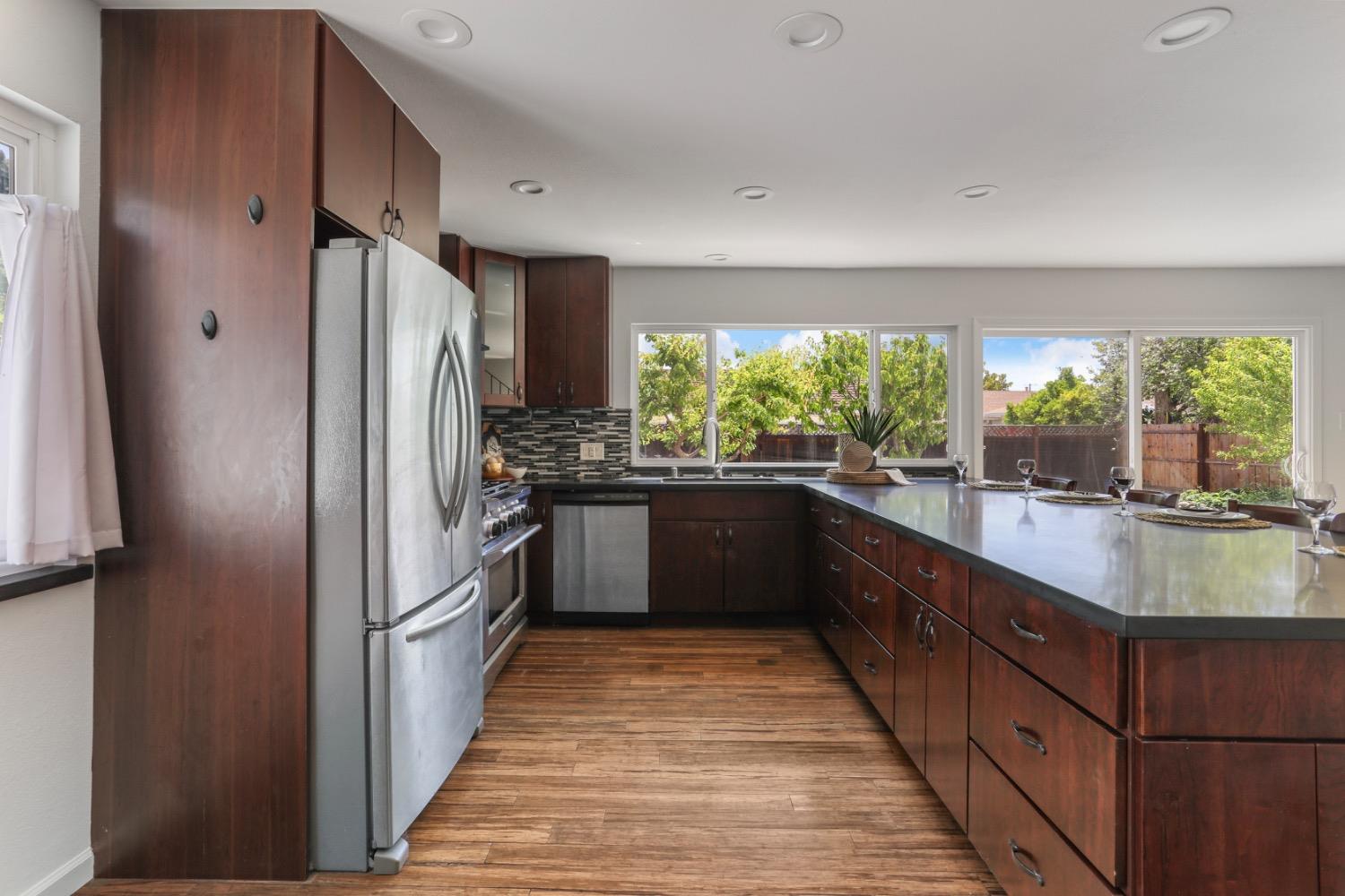 Detail Gallery Image 13 of 33 For 4632 Griffith Ave, Fremont,  CA 94538 - 4 Beds | 2 Baths