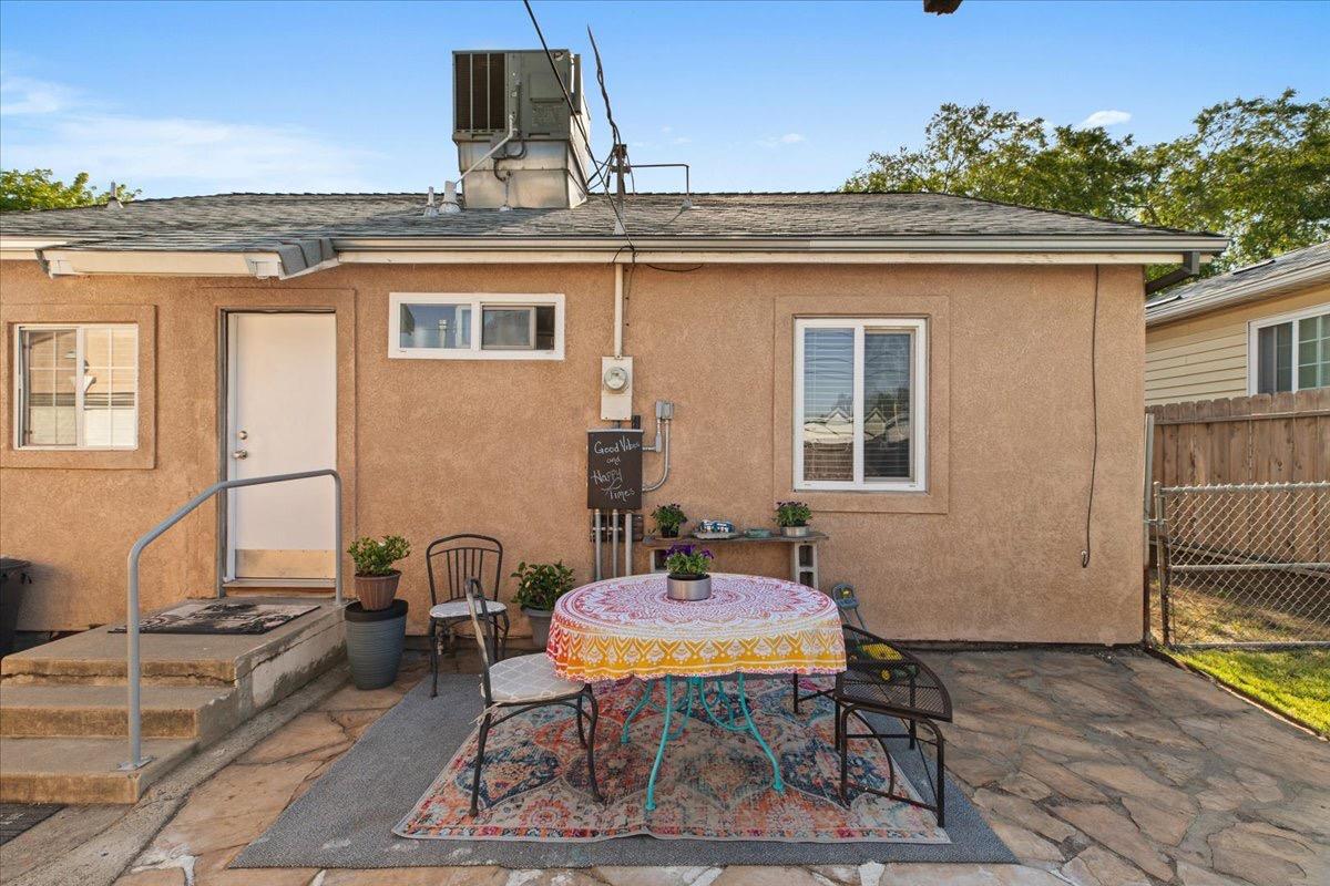 Detail Gallery Image 29 of 54 For 231 Poplar Ave, Manteca,  CA 95336 - 3 Beds | 2 Baths