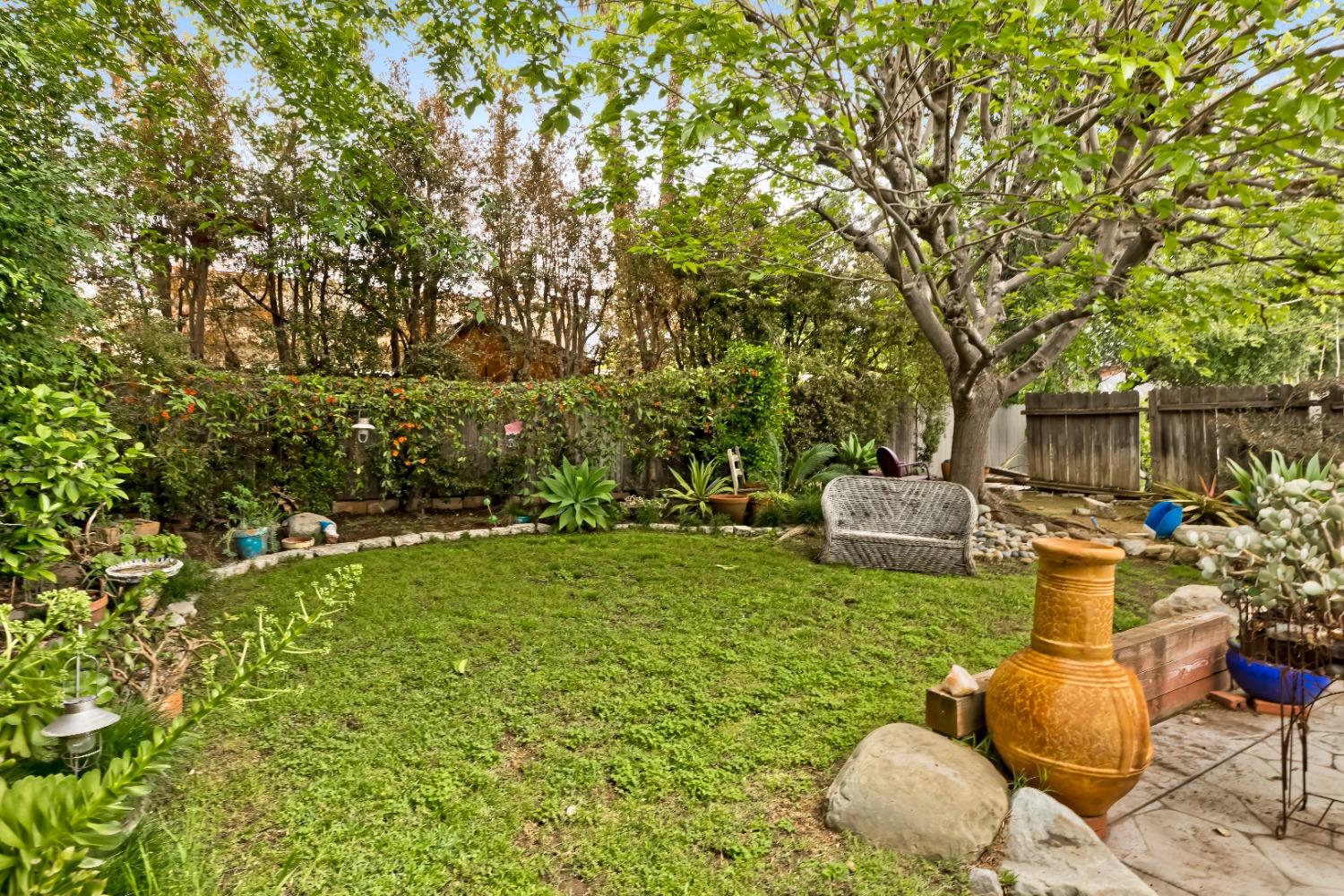 Alameda Street, Altadena, California image 24