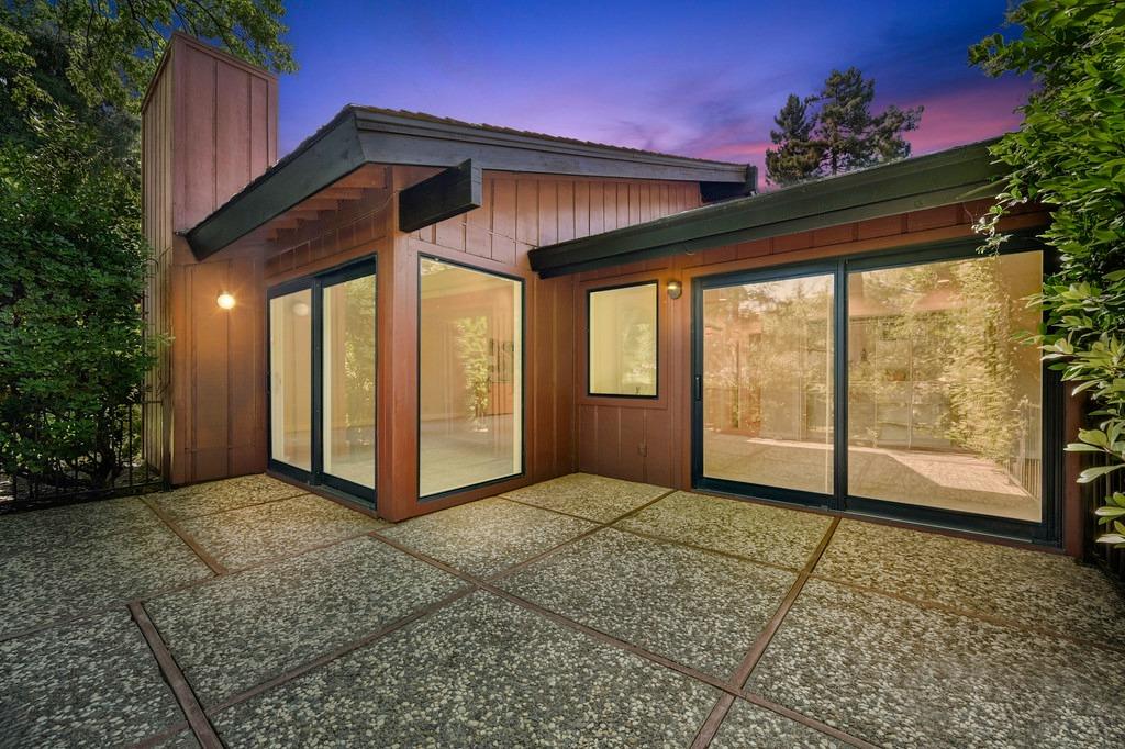 Garden Court, El Macero, California image 35