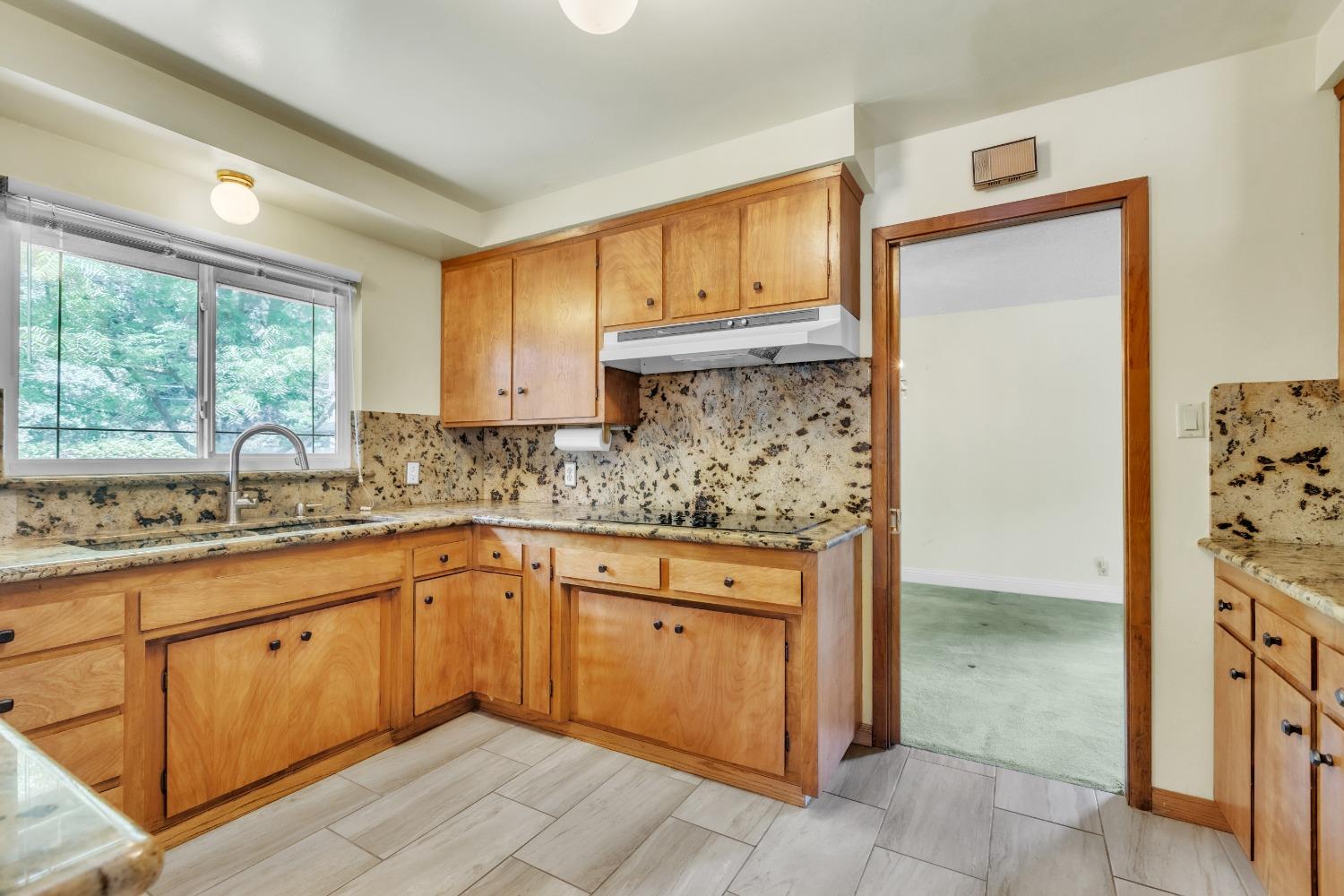 Cromwell Way, Sacramento, California image 16