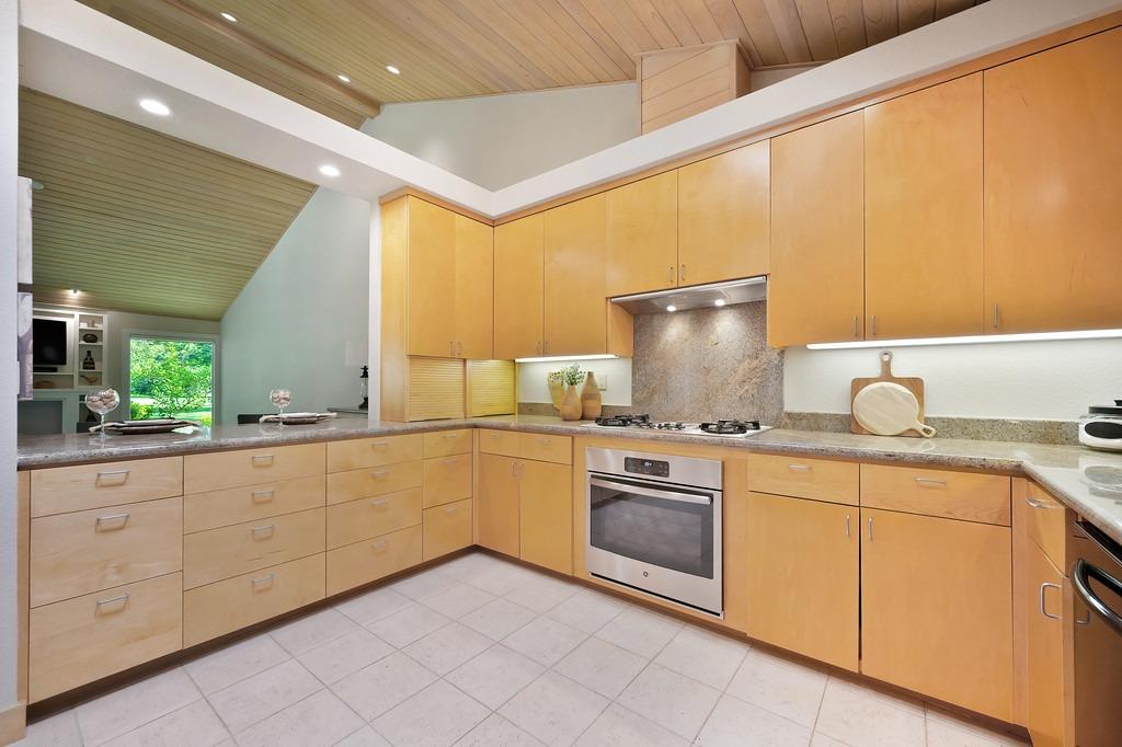Garden Court, El Macero, California image 8