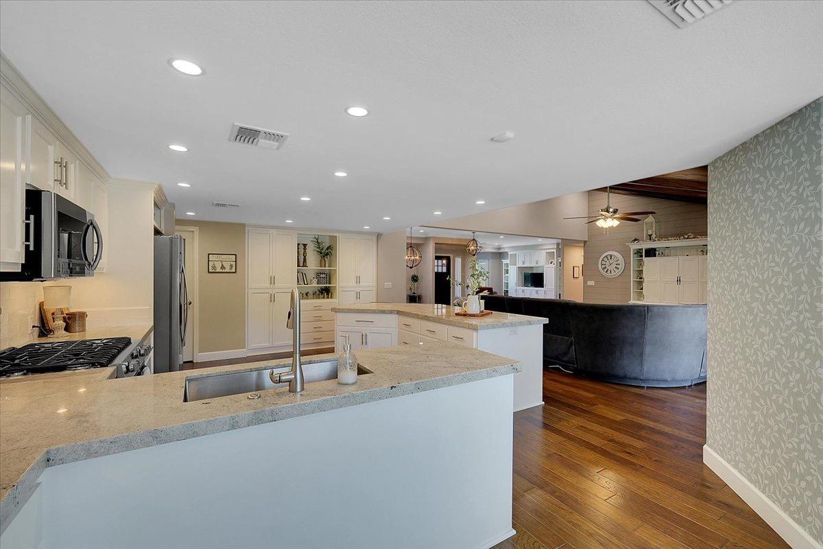 Detail Gallery Image 22 of 70 For 734 Mariner Loop, Yuba City,  CA 95991 - 4 Beds | 3 Baths