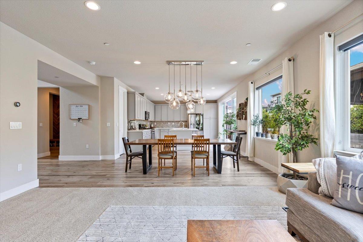 Detail Gallery Image 9 of 70 For 18466 Lewiston Dr, Lathrop,  CA 95330 - 5 Beds | 3/1 Baths
