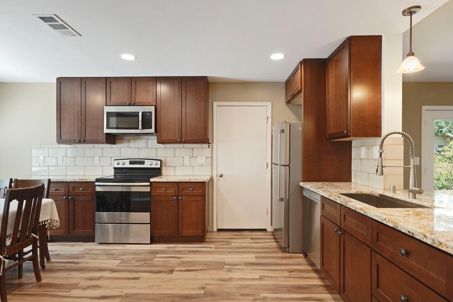 Flowerwood Way, Sacramento, California image 5
