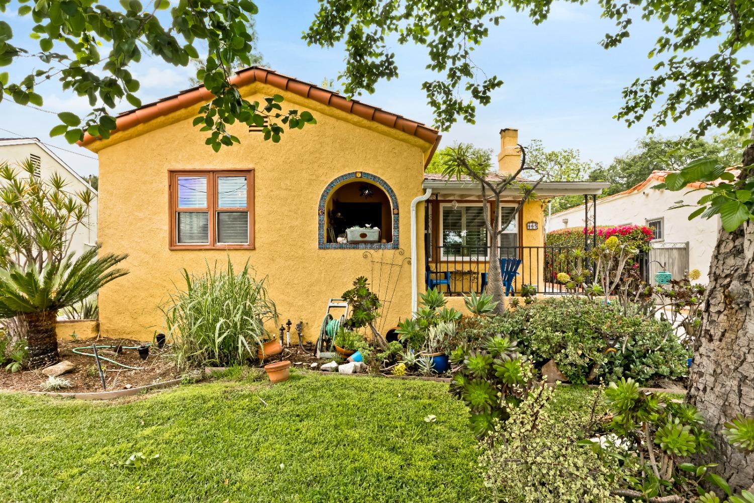 Alameda Street, Altadena, California image 4