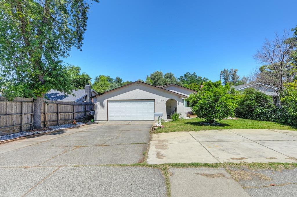 Detail Gallery Image 1 of 33 For 7735 Antelope Rd, Citrus Heights,  CA 95610 - 4 Beds | 2 Baths
