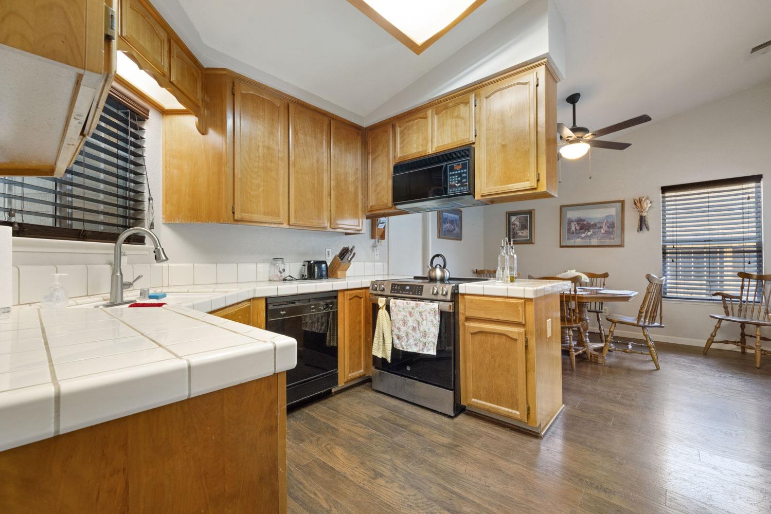 Detail Gallery Image 10 of 33 For 2088 Shadow Park Dr, Turlock,  CA 95380 - 3 Beds | 2 Baths