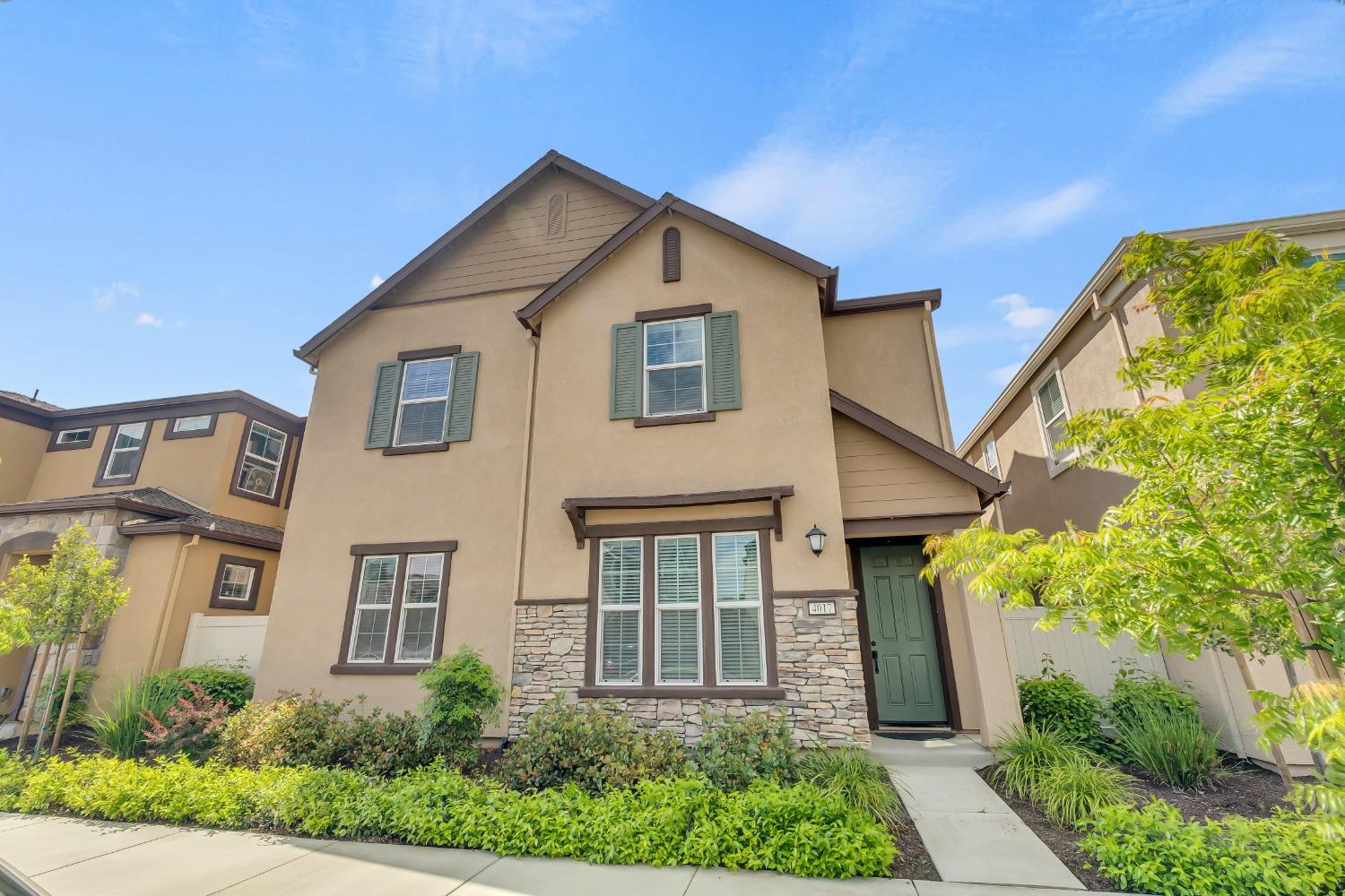 Detail Gallery Image 2 of 32 For 4017 Matterhorn Pl, Roseville,  CA 95747 - 4 Beds | 3 Baths