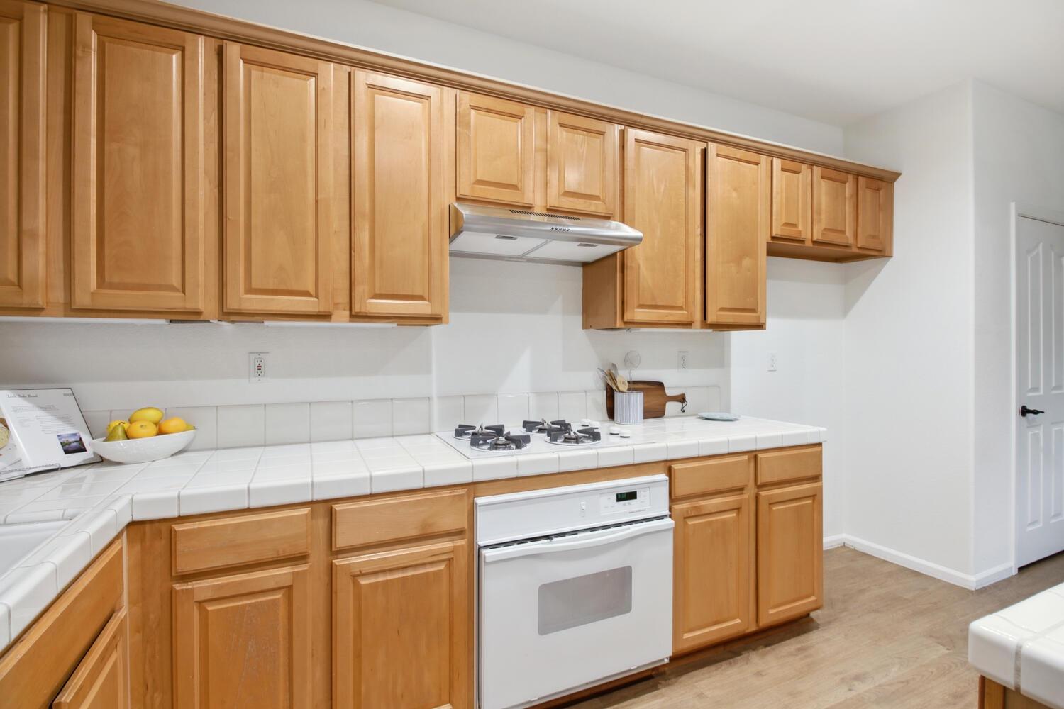 Detail Gallery Image 14 of 52 For 3837 Alegre Way, Davis,  CA 95618 - 3 Beds | 2 Baths