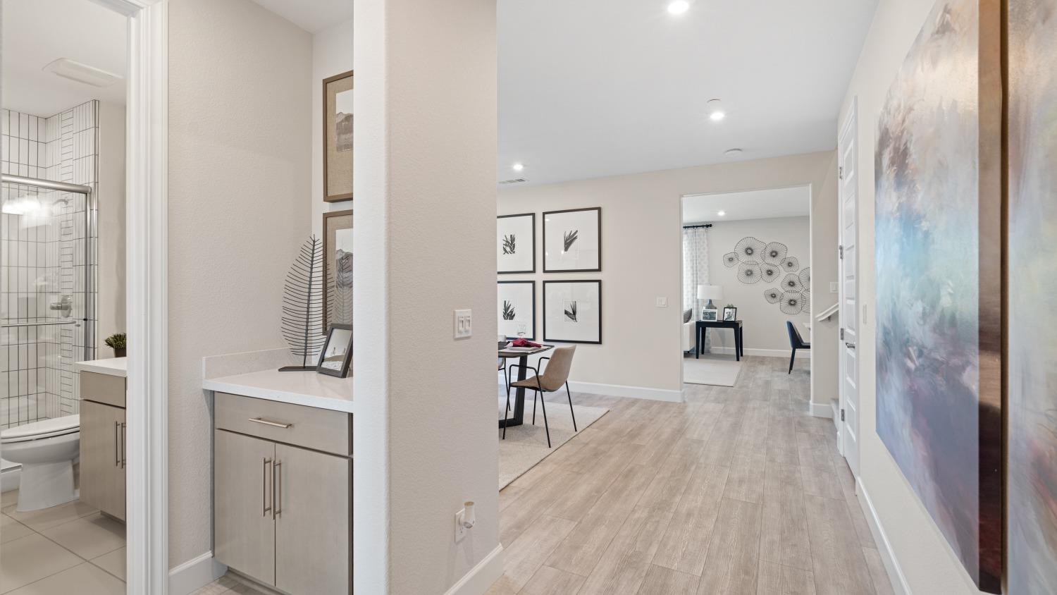 Detail Gallery Image 4 of 48 For 1093 Fiano Pl, Manteca,  CA 95337 - 5 Beds | 3 Baths