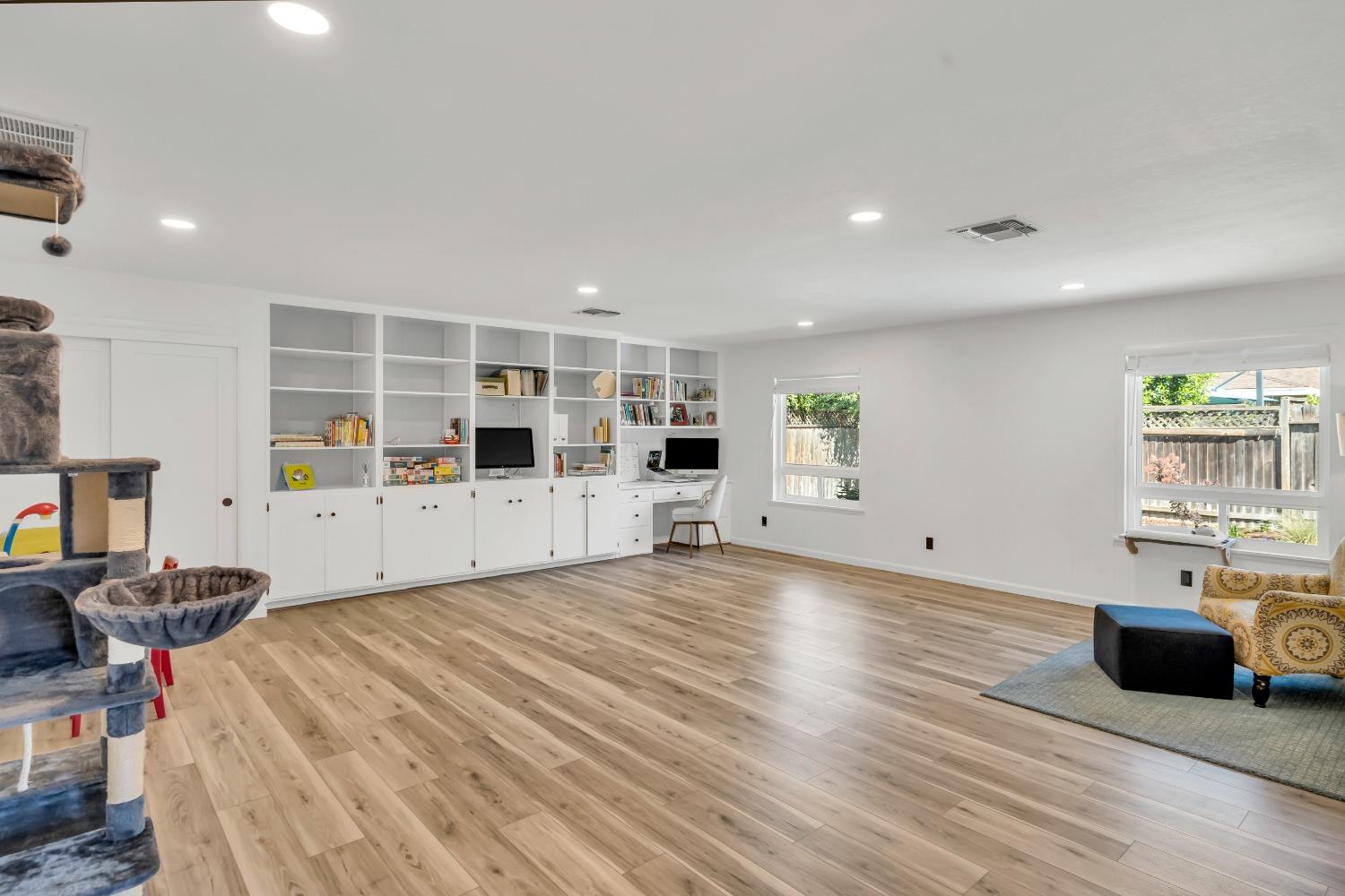 Detail Gallery Image 47 of 64 For 4644 American River Dr, Sacramento,  CA 95864 - 5 Beds | 3 Baths