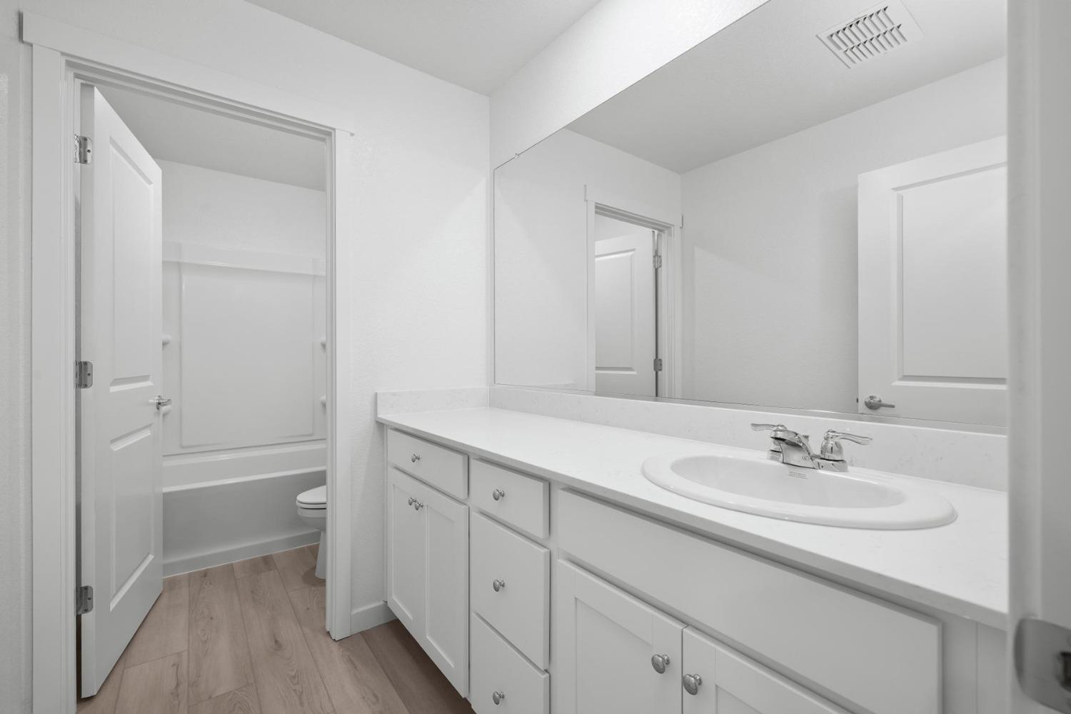 Detail Gallery Image 9 of 11 For 825 Chatham Ln, Patterson,  CA 95363 - 4 Beds | 2/1 Baths