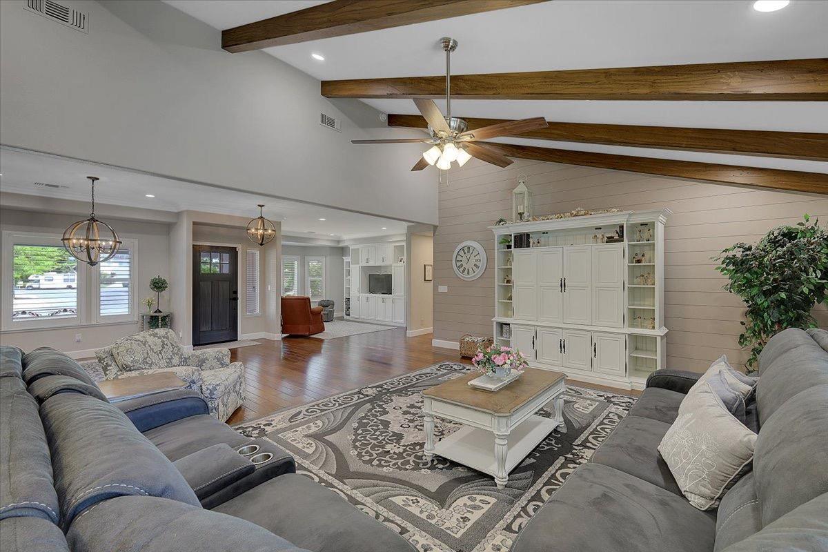 Detail Gallery Image 11 of 70 For 734 Mariner Loop, Yuba City,  CA 95991 - 4 Beds | 3 Baths