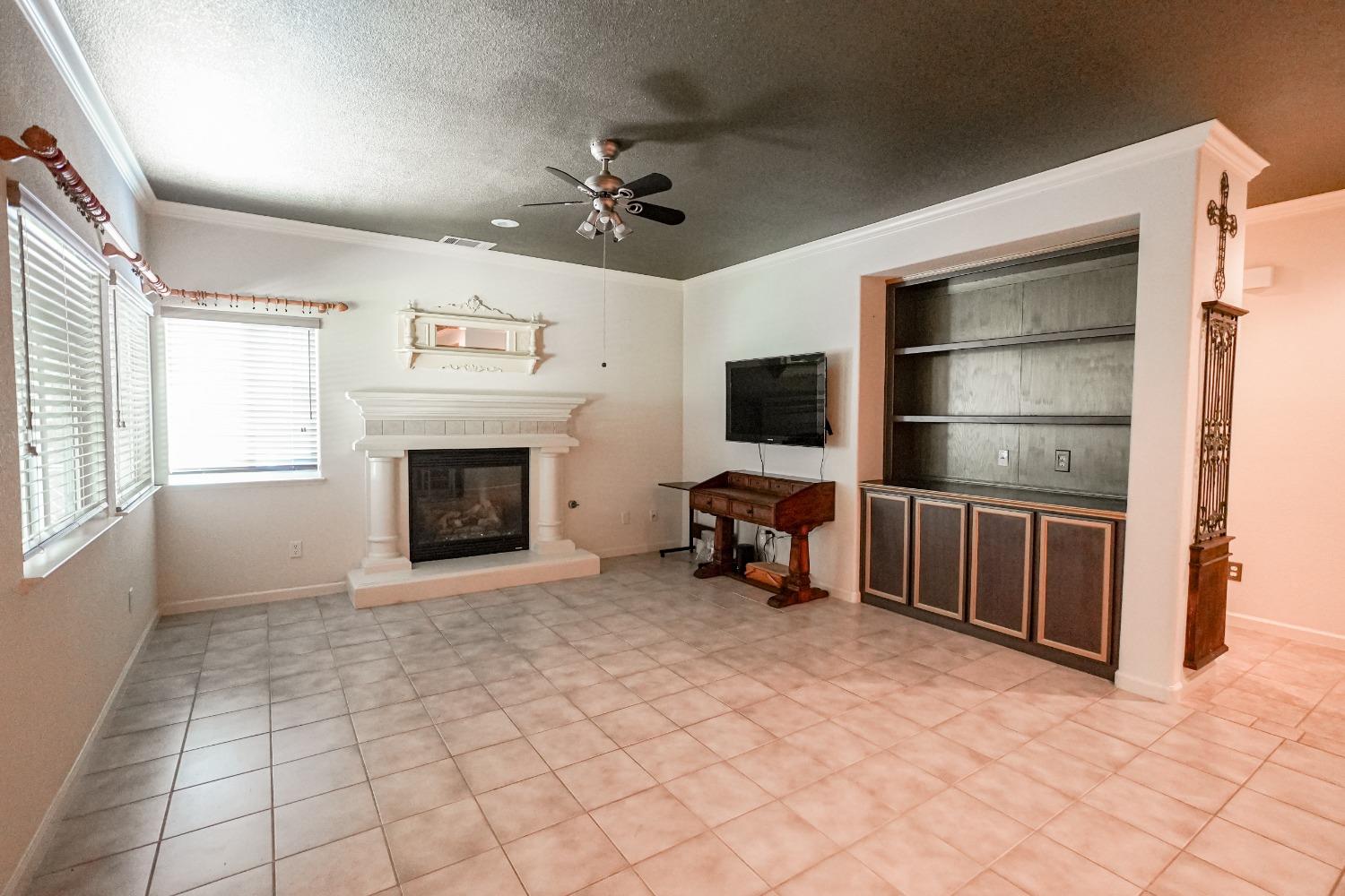 Detail Gallery Image 11 of 30 For 1685 via Milano, Gustine,  CA 95322 - 4 Beds | 3 Baths