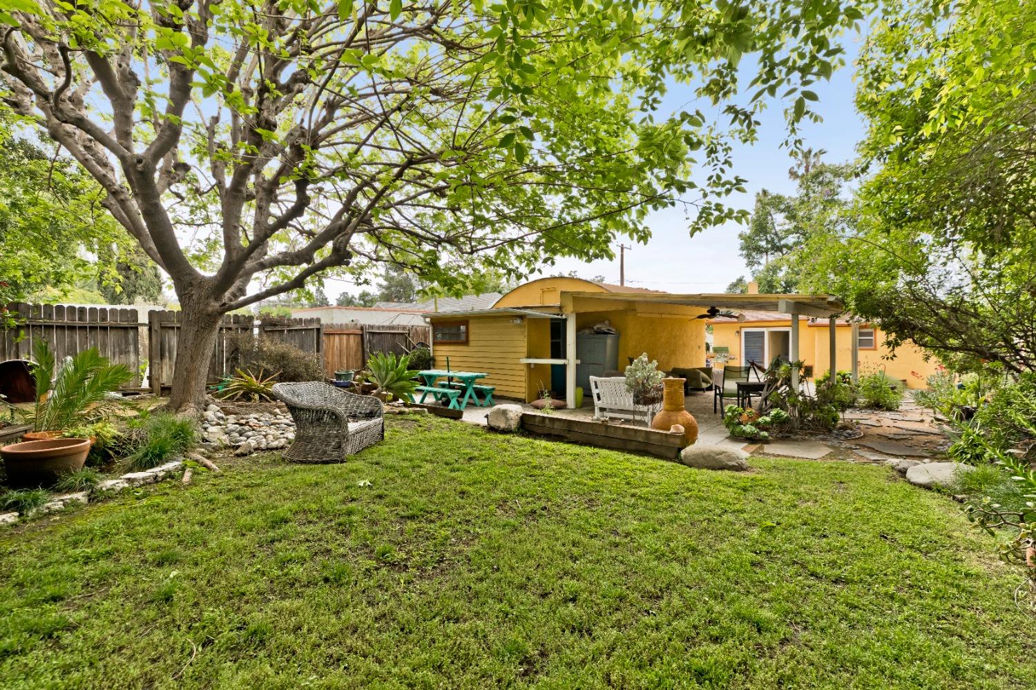 Alameda Street, Altadena, California image 25