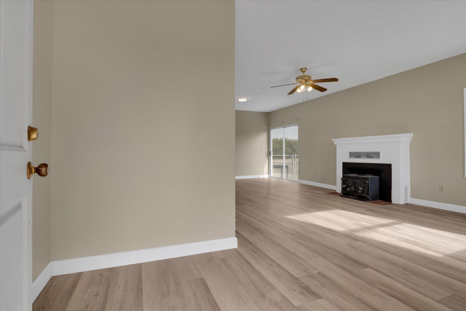 Detail Gallery Image 19 of 46 For 21549 E River Rd, Escalon,  CA 95320 - 3 Beds | 2 Baths