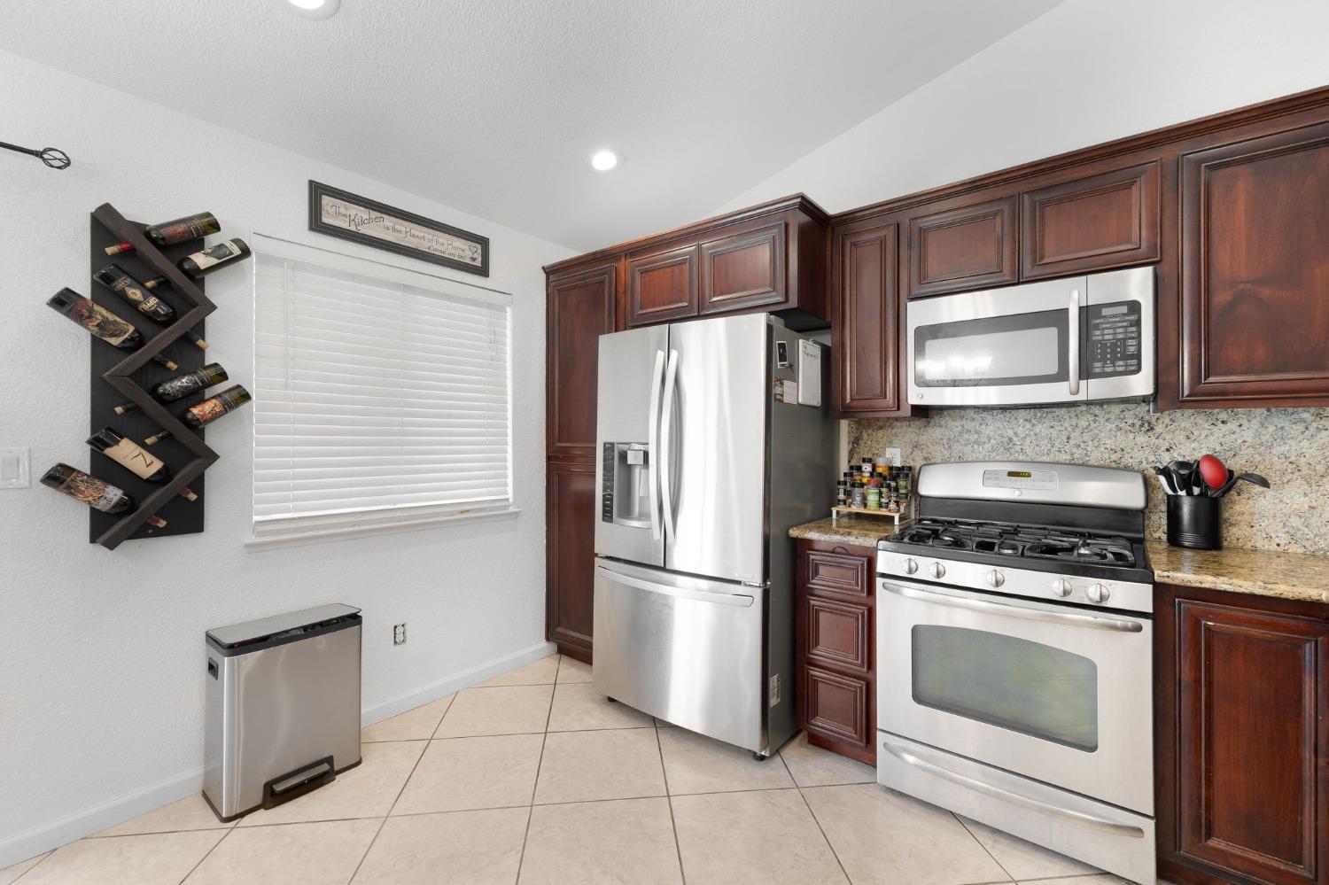 Detail Gallery Image 12 of 36 For 866 Golden Heights Dr, Galt,  CA 95632 - 4 Beds | 2 Baths