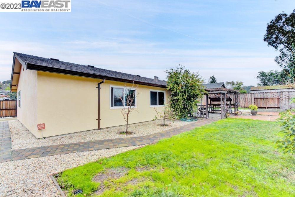 Detail Gallery Image 21 of 26 For 748 Windward Dr, Rodeo,  CA 94572 - 3 Beds | 2 Baths