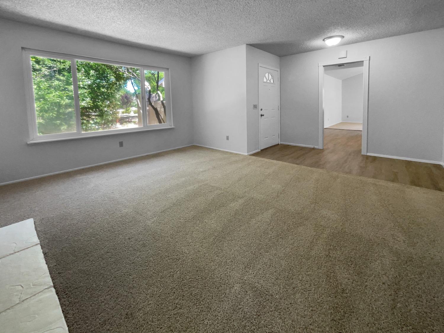 Detail Gallery Image 9 of 21 For 5532 Eagle View Way, Sacramento,  CA 95842 - 3 Beds | 2 Baths