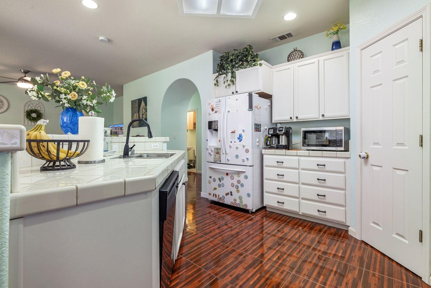 Alton Court, Riverbank, California image 17