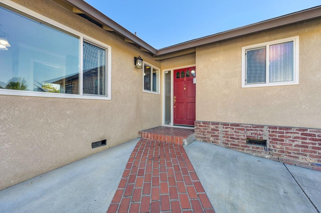 Detail Gallery Image 4 of 60 For 1402 Louise Ave, Modesto,  CA 95350 - 3 Beds | 3 Baths