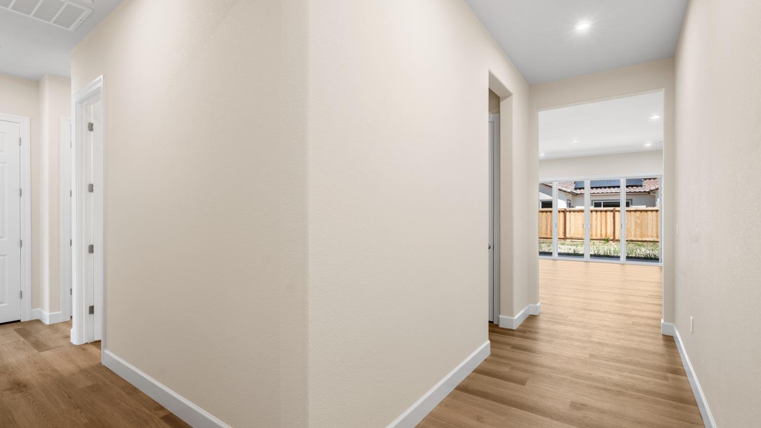 Detail Gallery Image 4 of 37 For 2153 Geneva Way, Manteca,  CA 95337 - 4 Beds | 2/1 Baths
