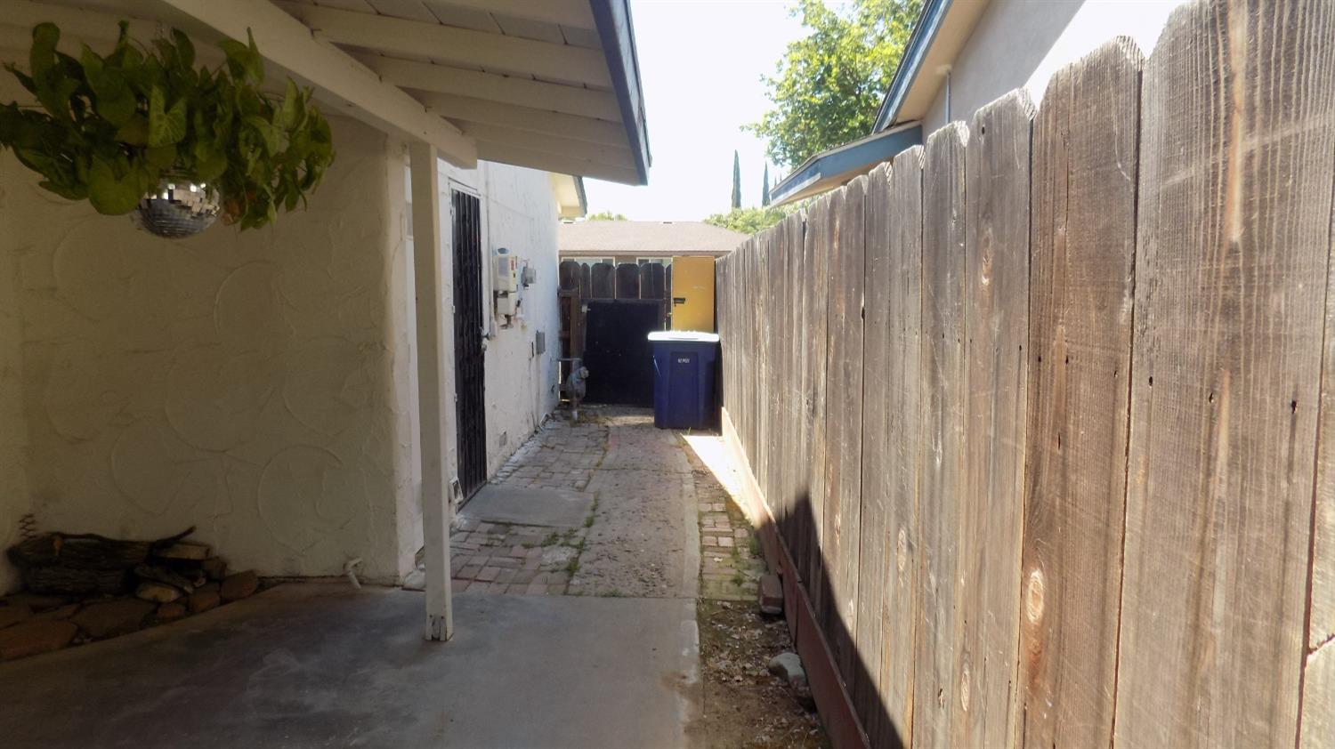 Cherokee Avenue, Merced, California image 27