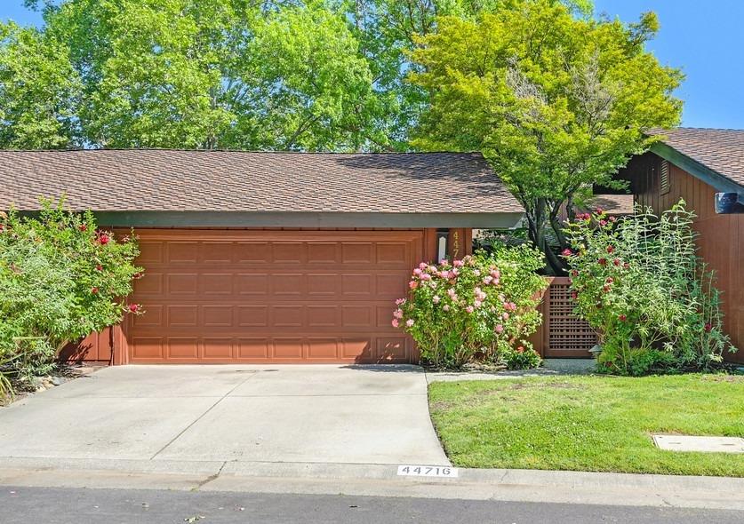 Garden Court, El Macero, California image 2