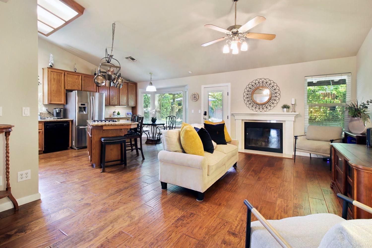Pleasantglen Way, Elk Grove, California image 5