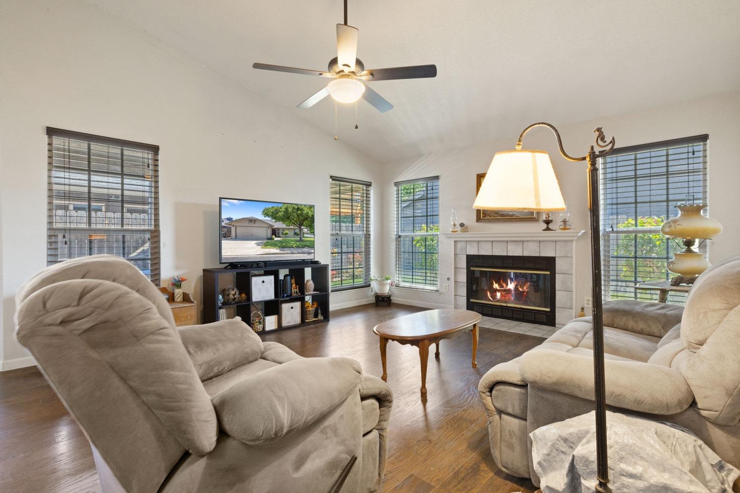 Detail Gallery Image 14 of 33 For 2088 Shadow Park Dr, Turlock,  CA 95380 - 3 Beds | 2 Baths