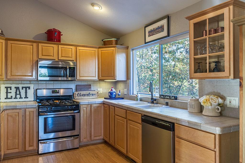 Patricia Way, Grass Valley, California image 5