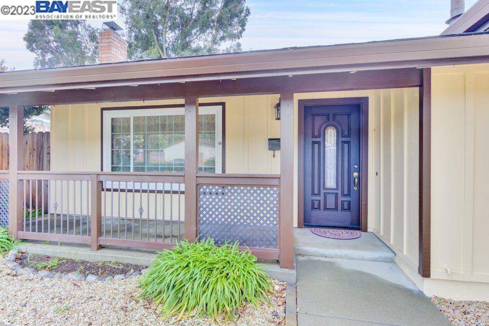 Detail Gallery Image 3 of 26 For 748 Windward Dr, Rodeo,  CA 94572 - 3 Beds | 2 Baths
