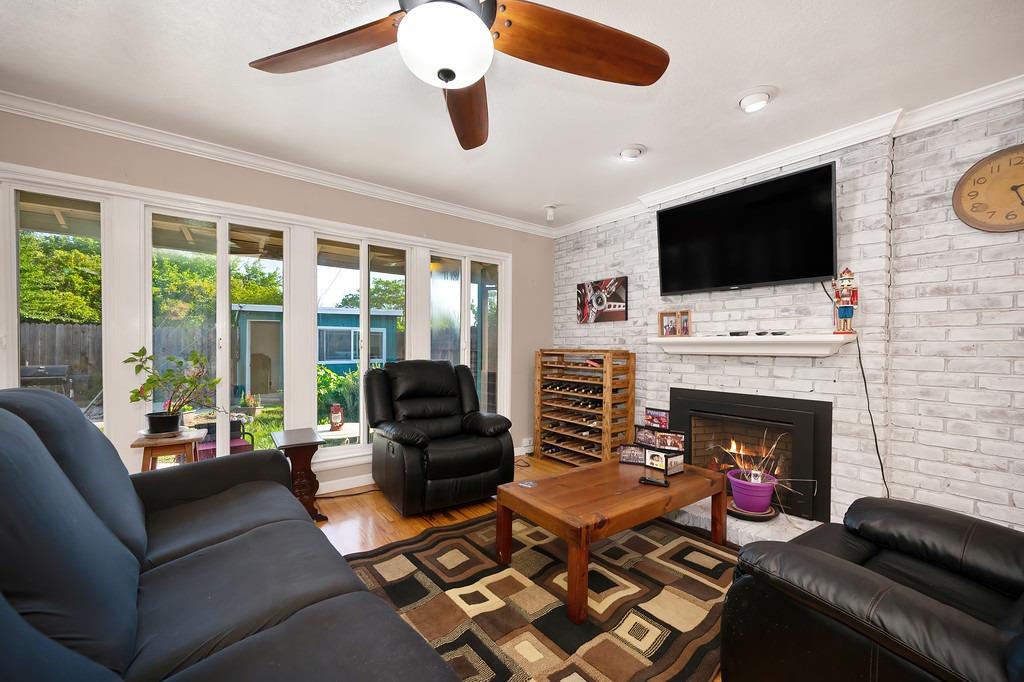 Detail Gallery Image 5 of 60 For 1402 Louise Ave, Modesto,  CA 95350 - 3 Beds | 3 Baths